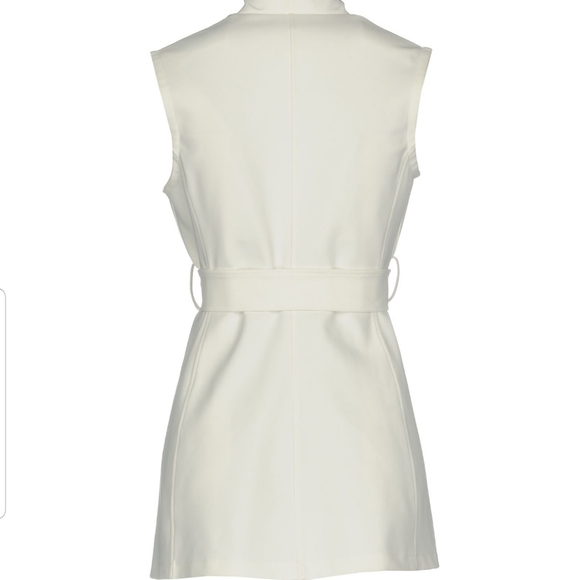 Sleevles Cream Blazer - Picture 2 of 2